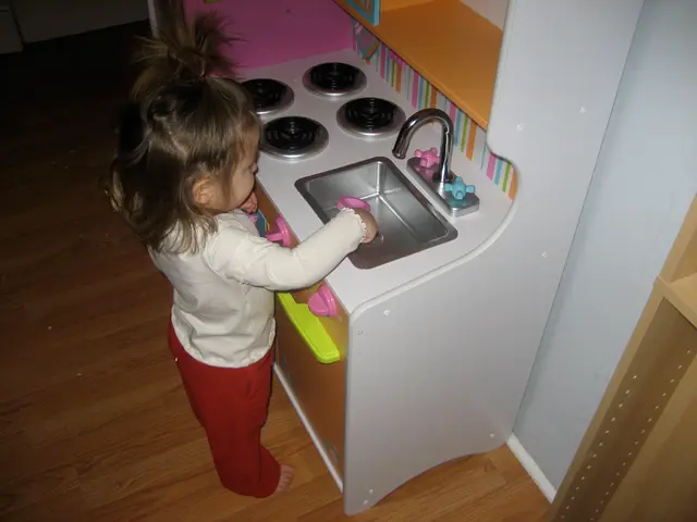 play kitchen, initial playtime