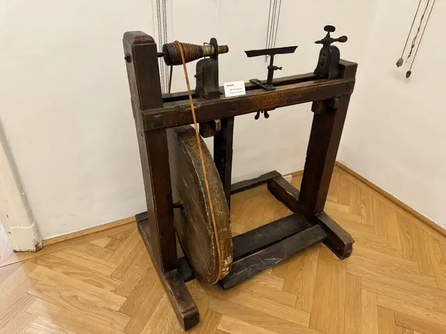 Uhrenmuseum: a lathe!