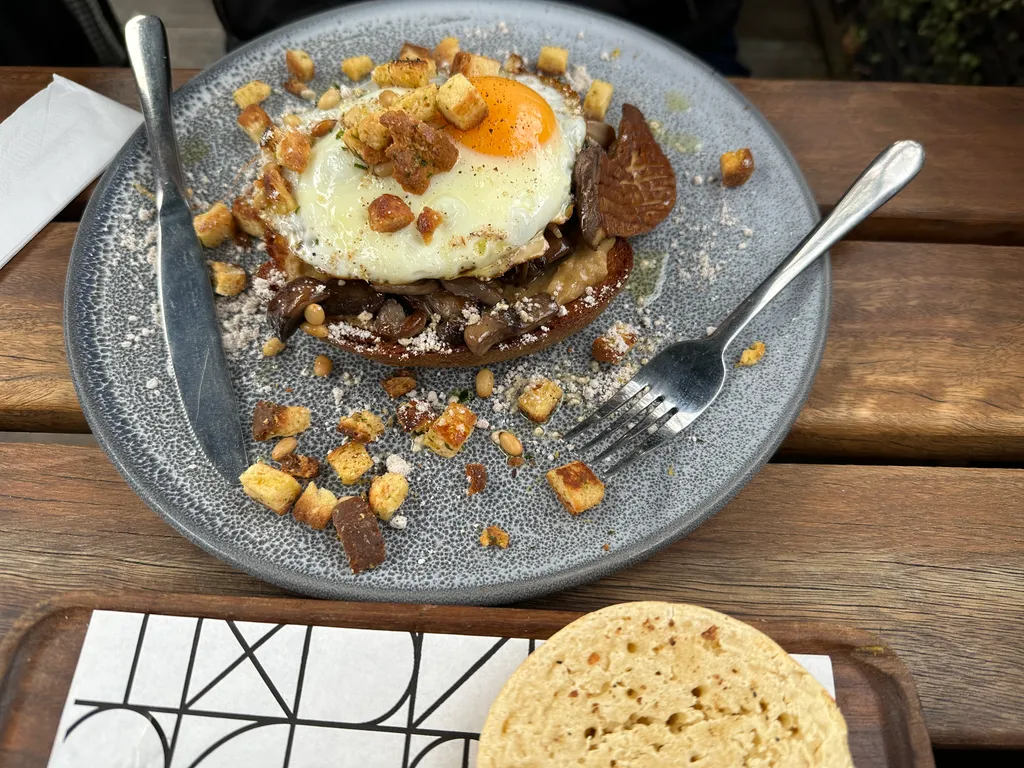 breakfast at the Arbory