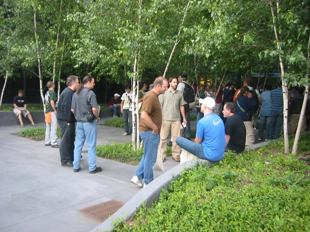 people! milling about!