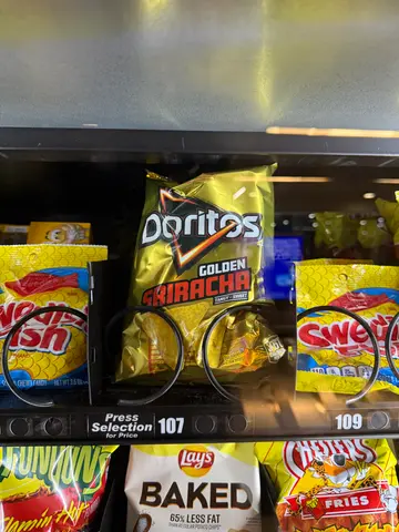 golden sriracha doritos