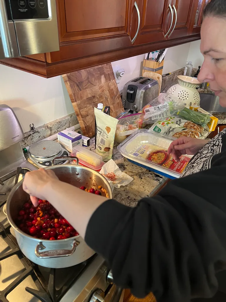 Gloria makes chutney