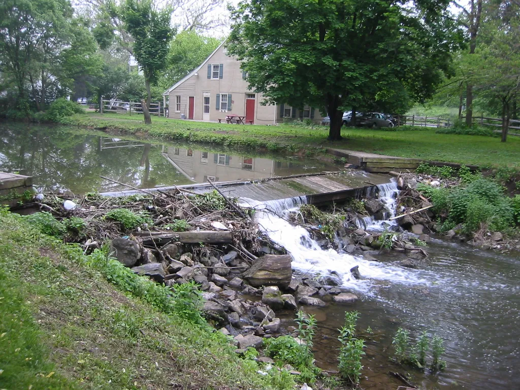 the towpath, canal dropoff