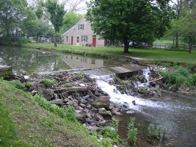 the towpath, canal dropoff