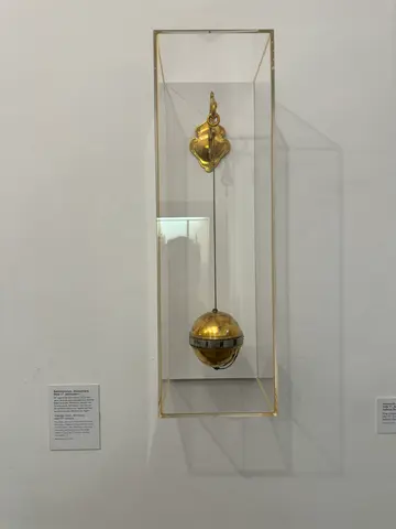 Uhrenmuseum: canopy bed clock