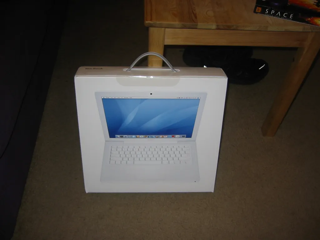 the macbook box
