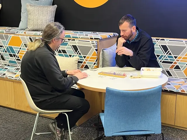 Marc and Bron play cribbage