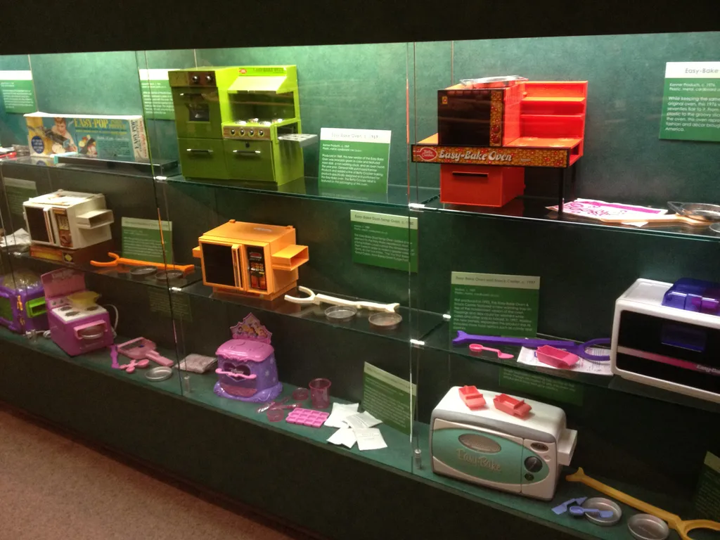 E-Z Bake Ovens