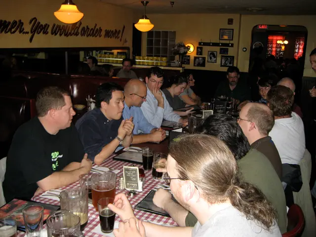 the crowd at joe mama's