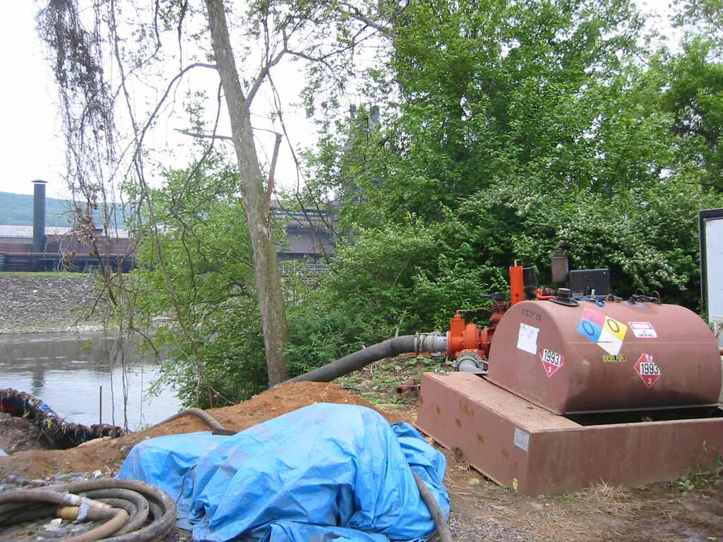 the towpath, construction
