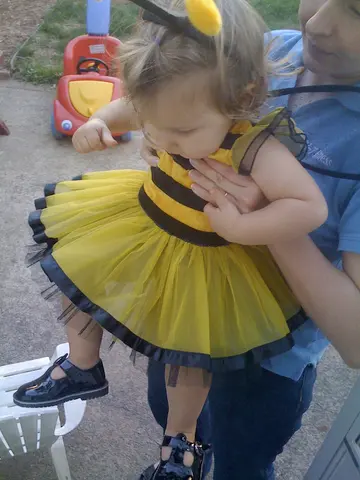 bee girl