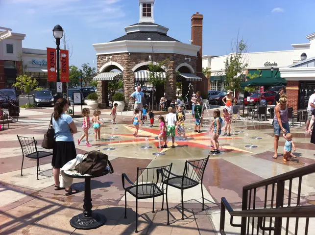 the promenade water fountain