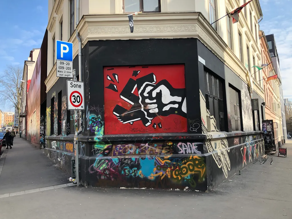 punch a Nazi (symbol)