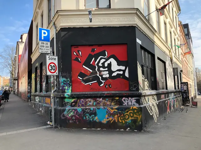punch a Nazi (symbol)