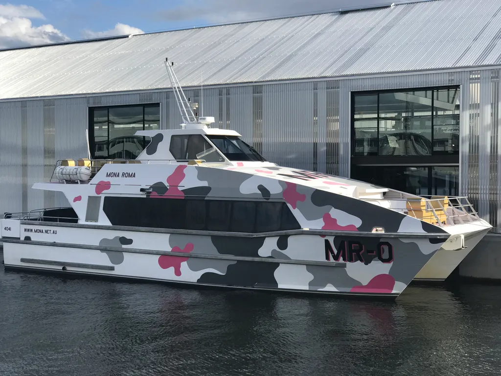 mini mona boat