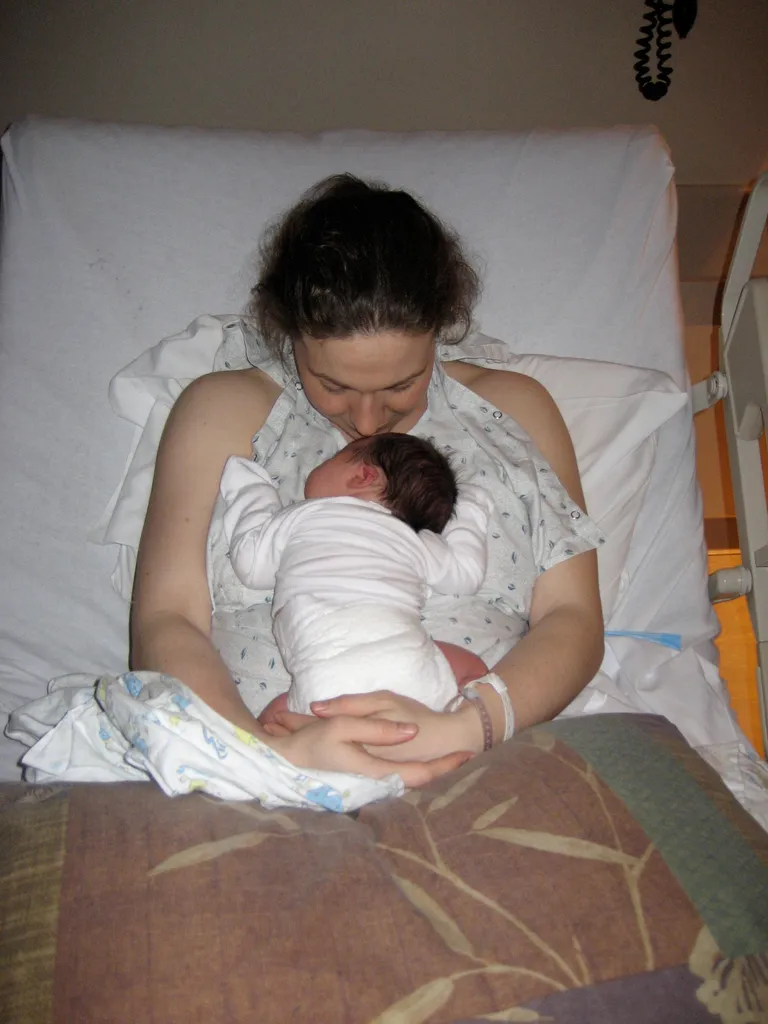 baby loves mommy