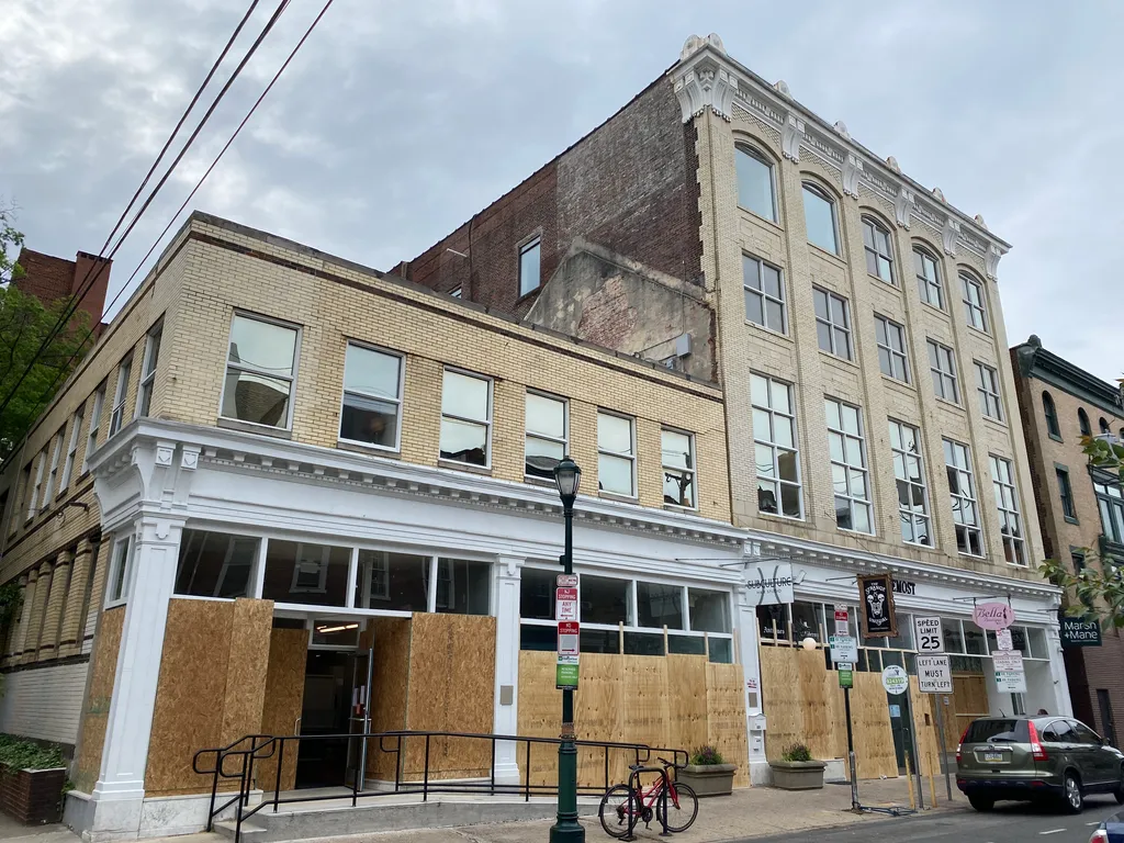 boarded up on 4th St.