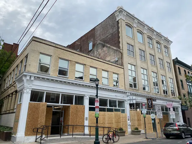 boarded up on 4th St.