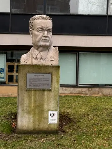 Salvador Allende?!