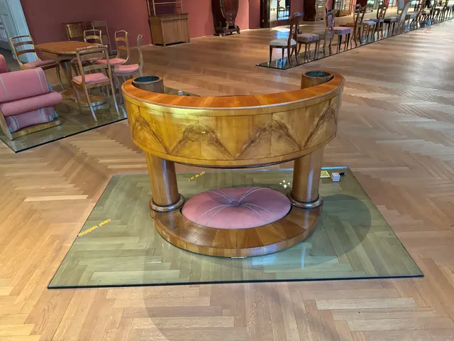 The MAK: writing desk