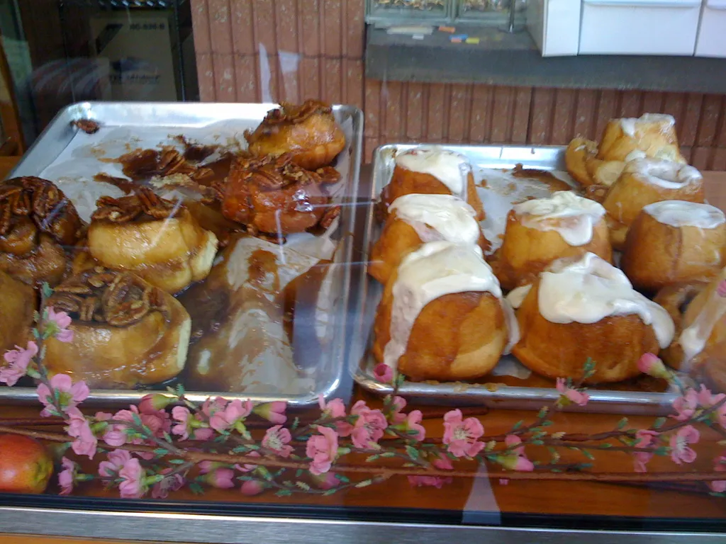 sticky buns, cinnamon rolls