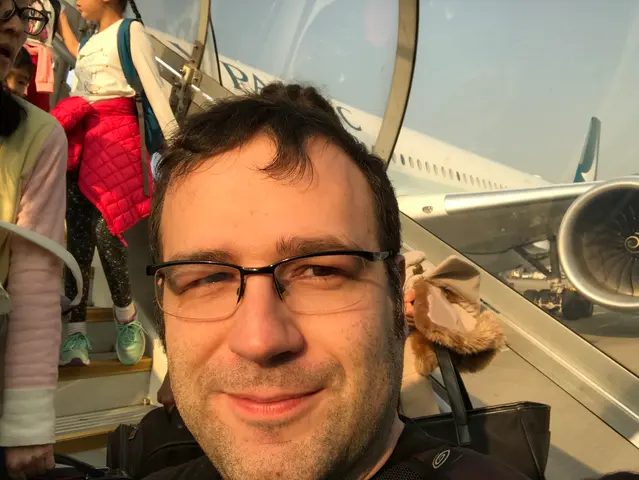 airplane change in Hong Kong