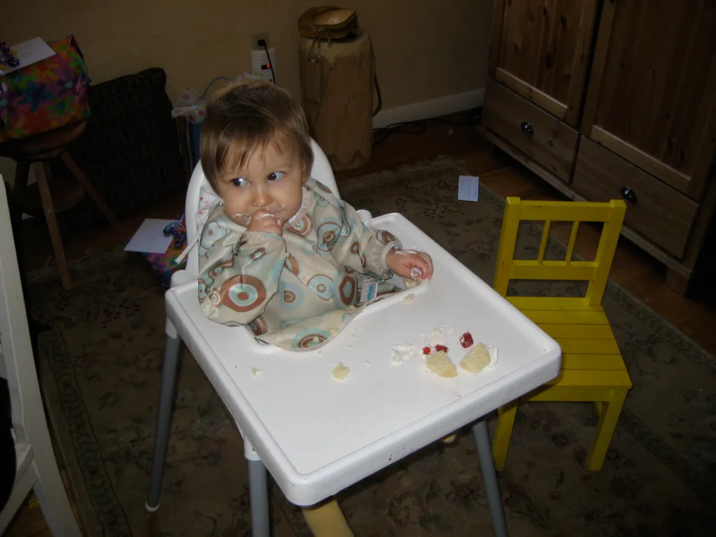 mj eating her cupcake