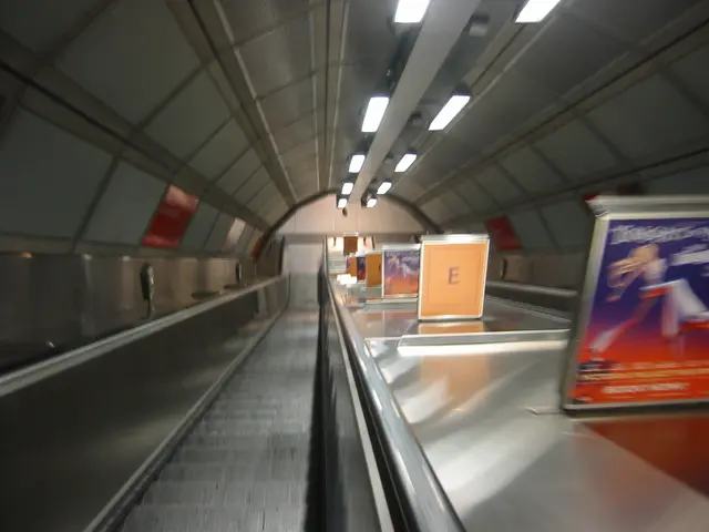 heathrow escalator_2