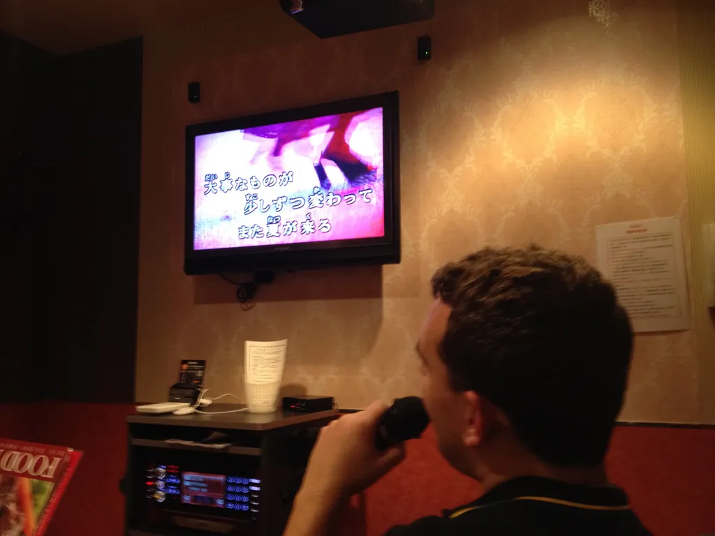 Shawn sings J-pop