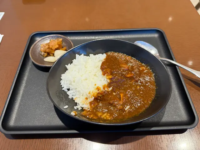 NRT lounge lunch