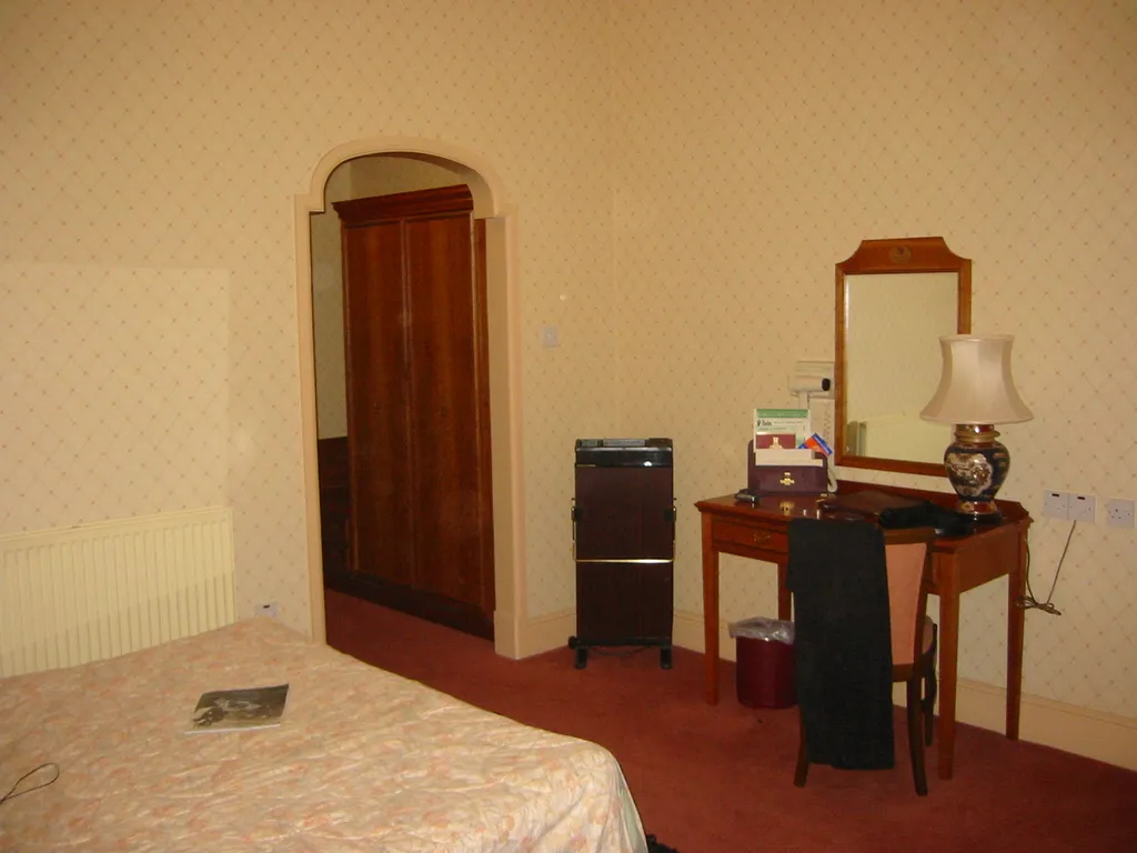smellons room_3