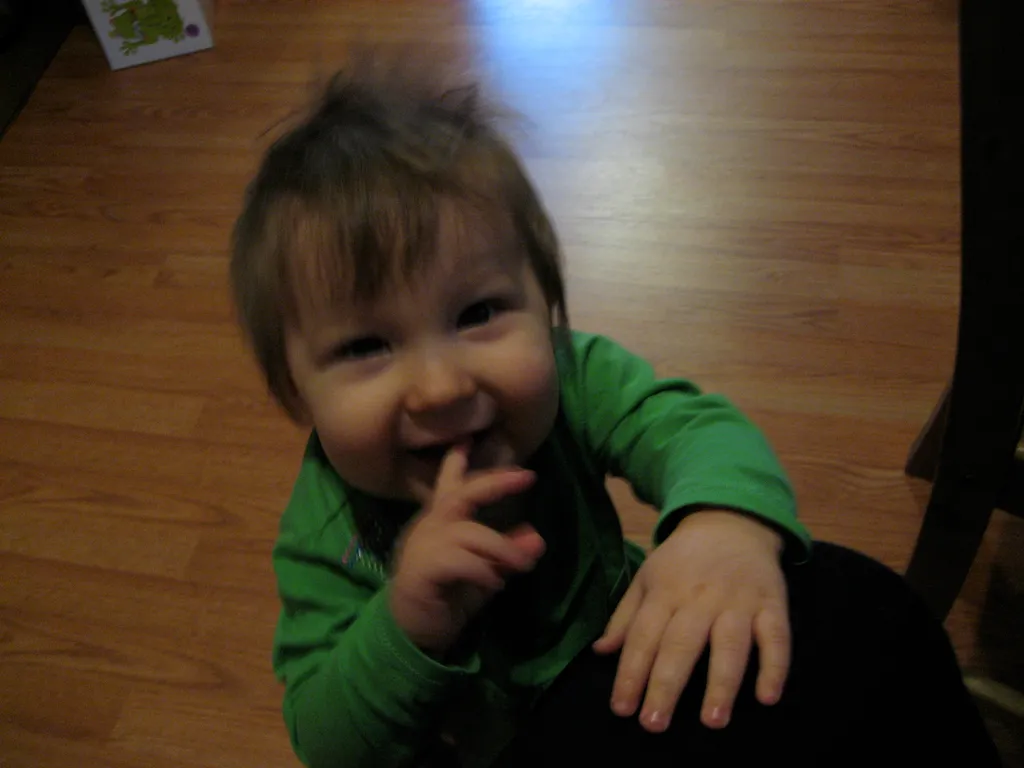mj crawling around