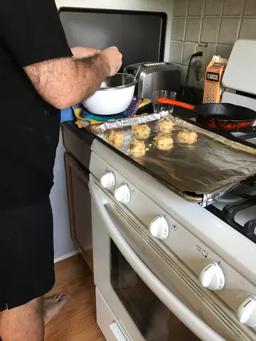 rjbs makes cookies