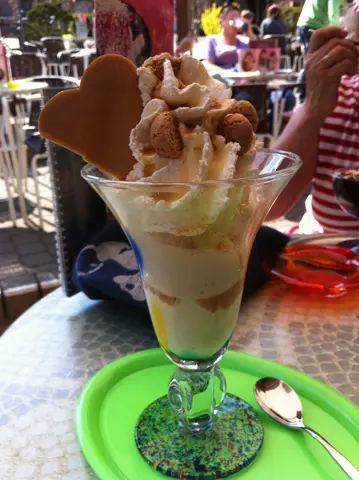 Amaretto Becher